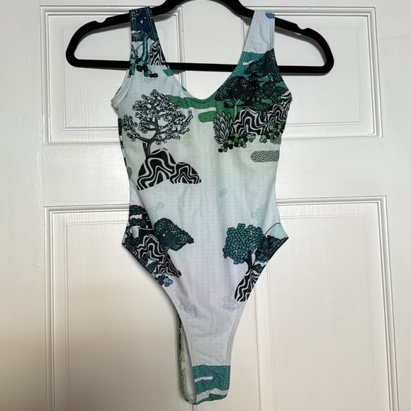 *NEW* | Nasty Gal landscape bathing suit - Picture 3 of 7